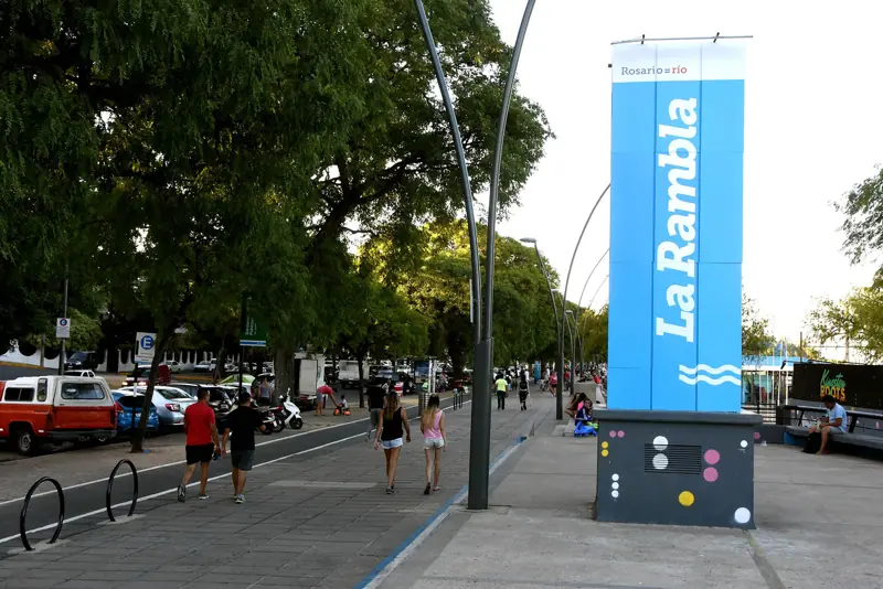 La Rambla Catalunya, costanera norte